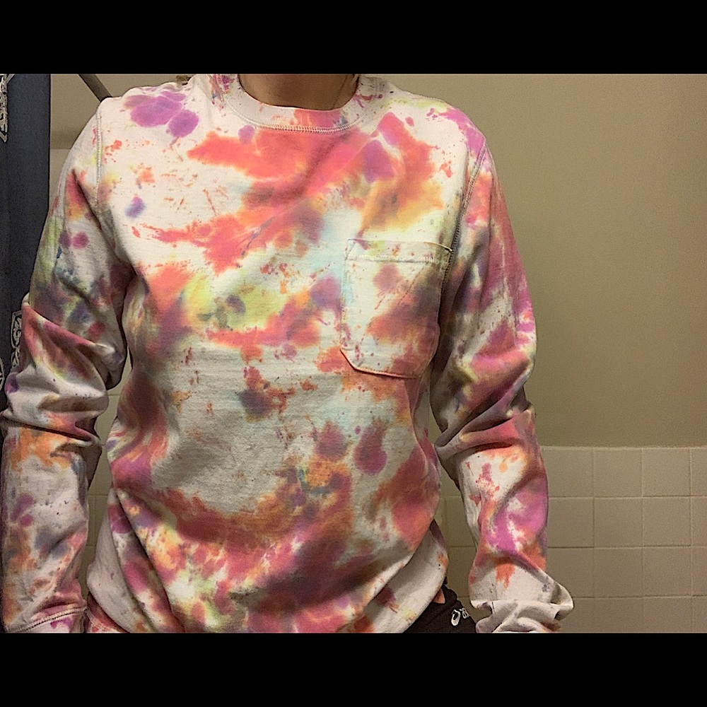 Long sleeve pocket tie dye shirt!